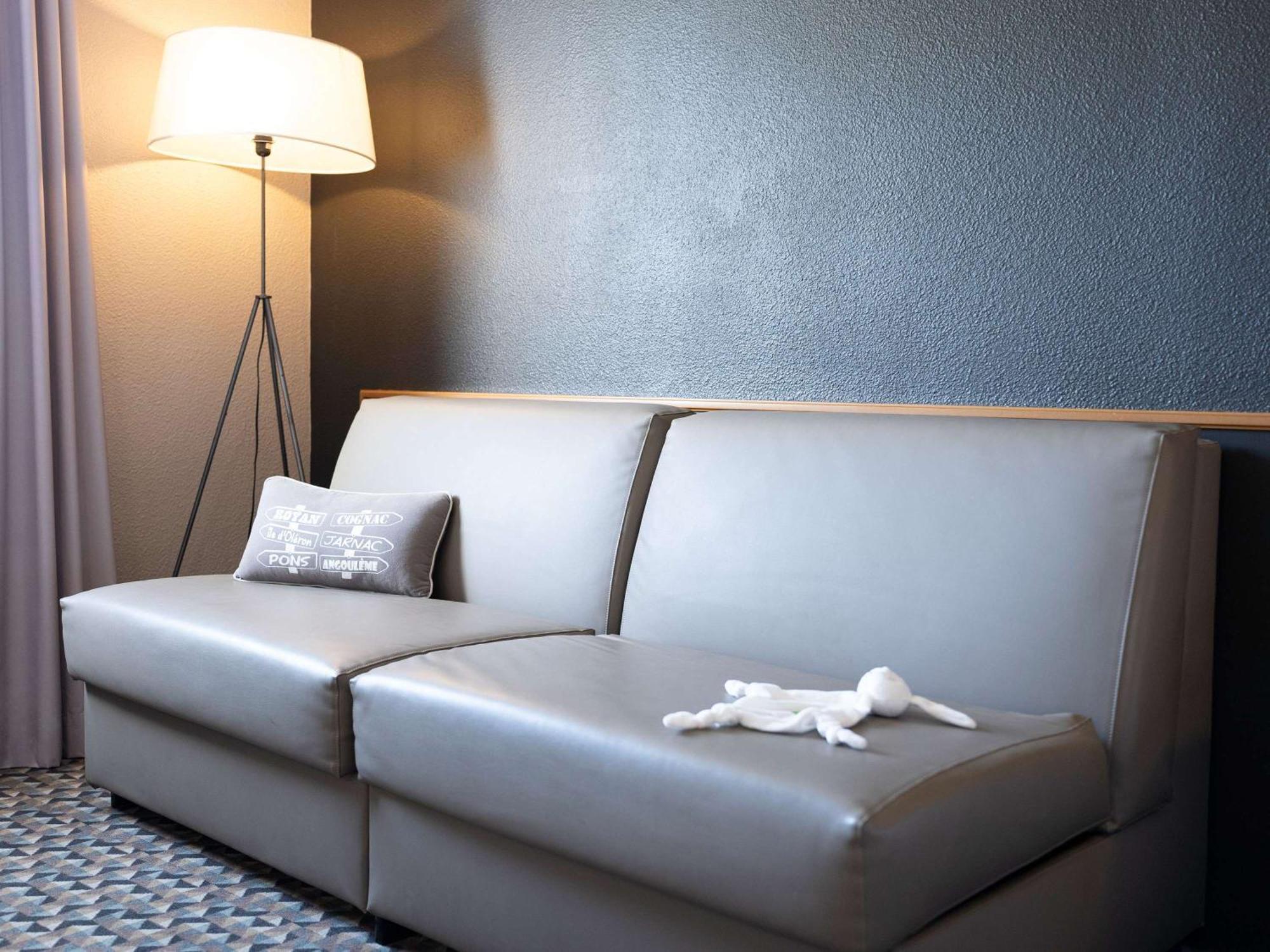 Готель Ibis Styles Cognac Chateaubernard Екстер'єр фото